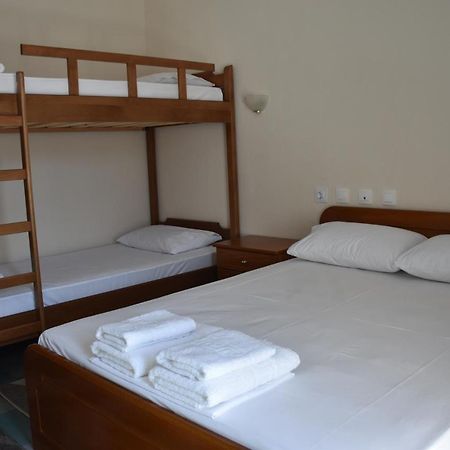 Parissas Hotel Tsotílion 外观 照片