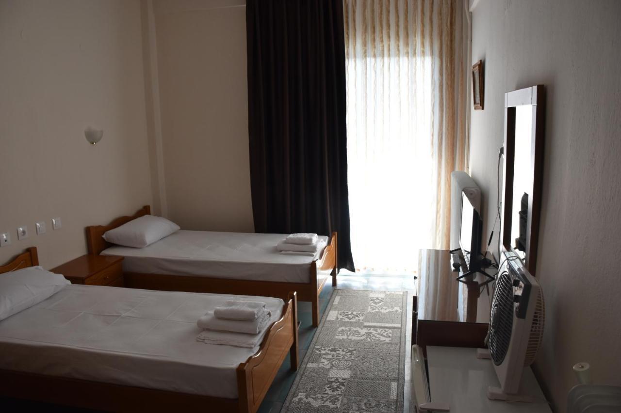 Parissas Hotel Tsotílion 外观 照片