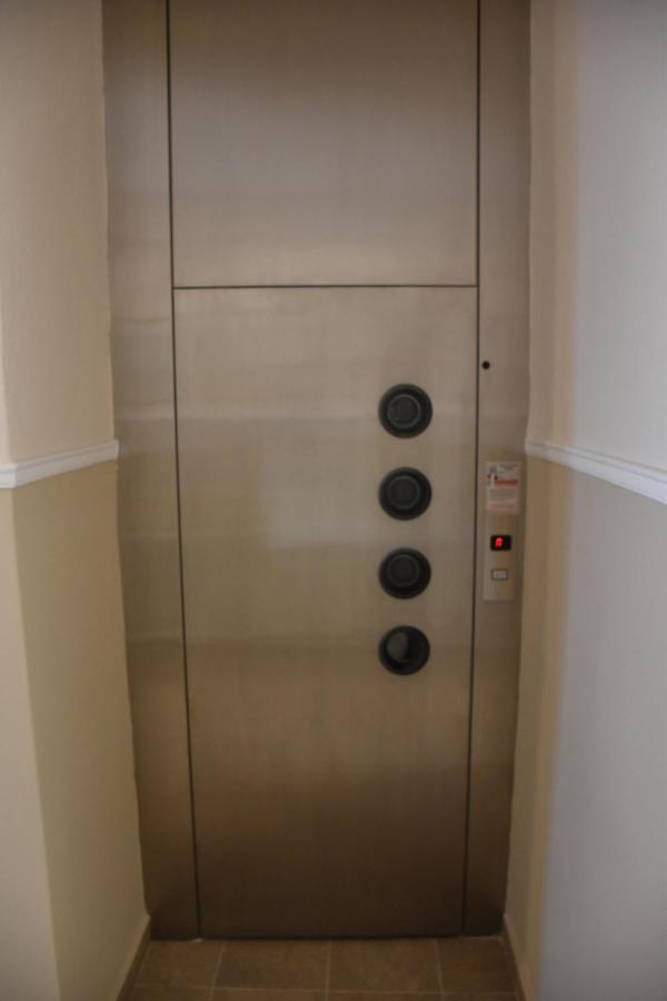 Parissas Hotel Tsotílion 外观 照片