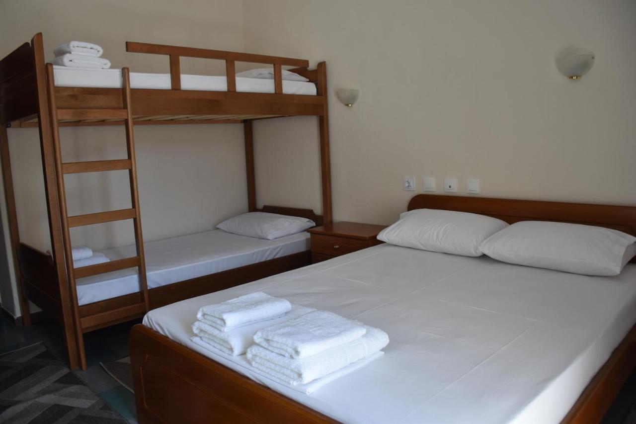 Parissas Hotel Tsotílion 外观 照片