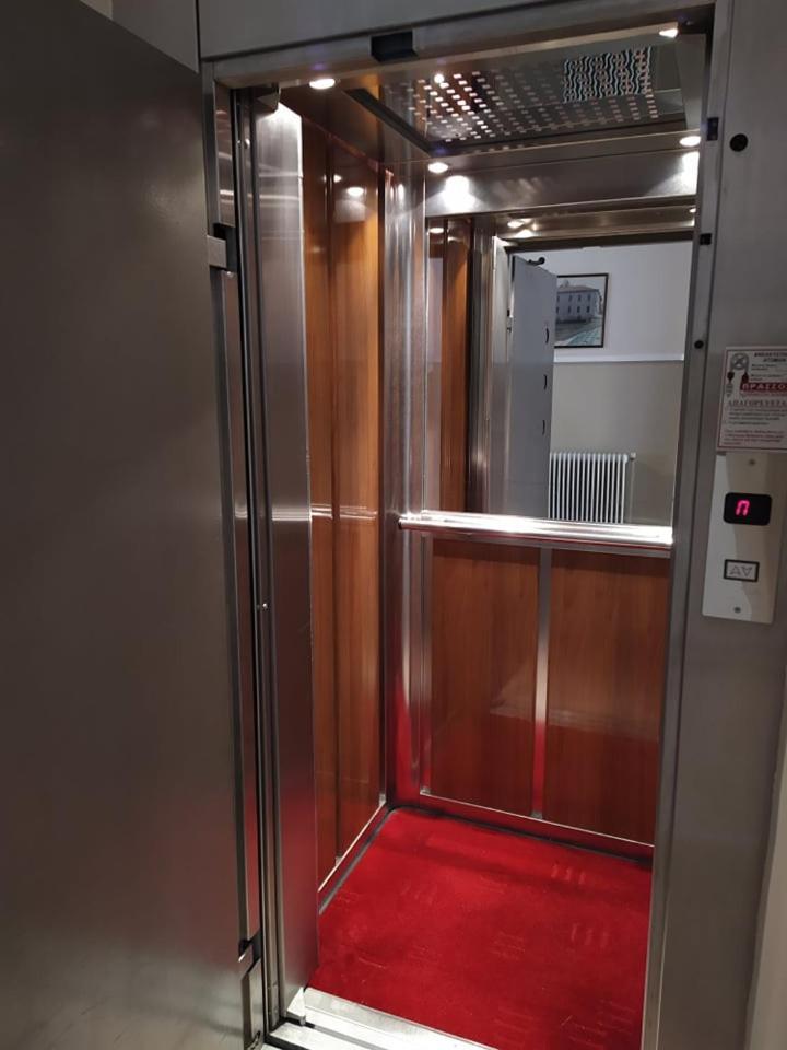 Parissas Hotel Tsotílion 外观 照片