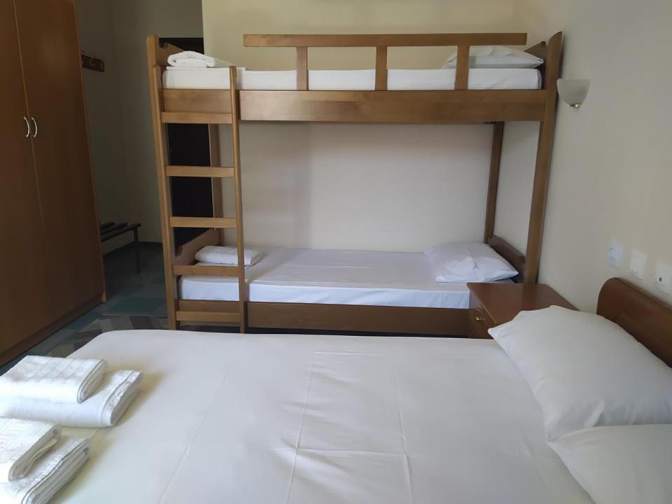 Parissas Hotel Tsotílion 外观 照片